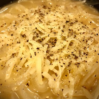 簡単副菜♫たっぷり玉ねぎのトロトロチーズスープ